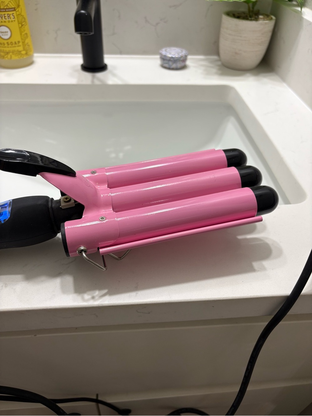 Amazon Pink Triple Barrel Hair Waver